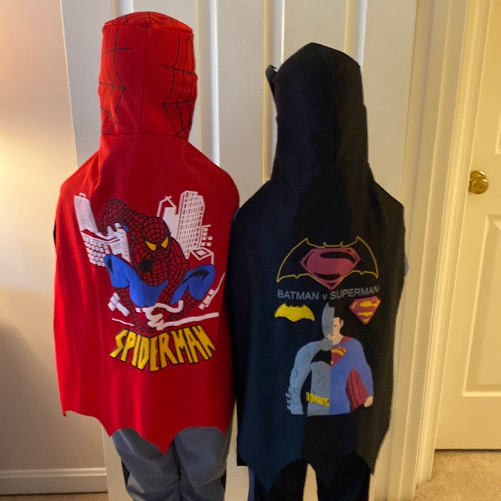 Superman and Batman capes. Perfect for 5-8/9 year olds.